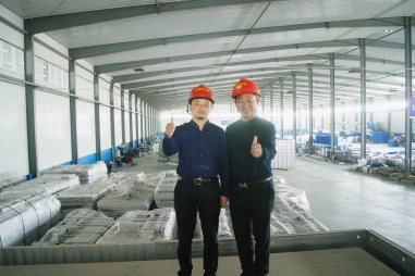 熱烈歡迎五棵松蘭州金牌代理商馬建軍先生蒞臨五棵松木業探討交流建筑模板發展的未來之路!