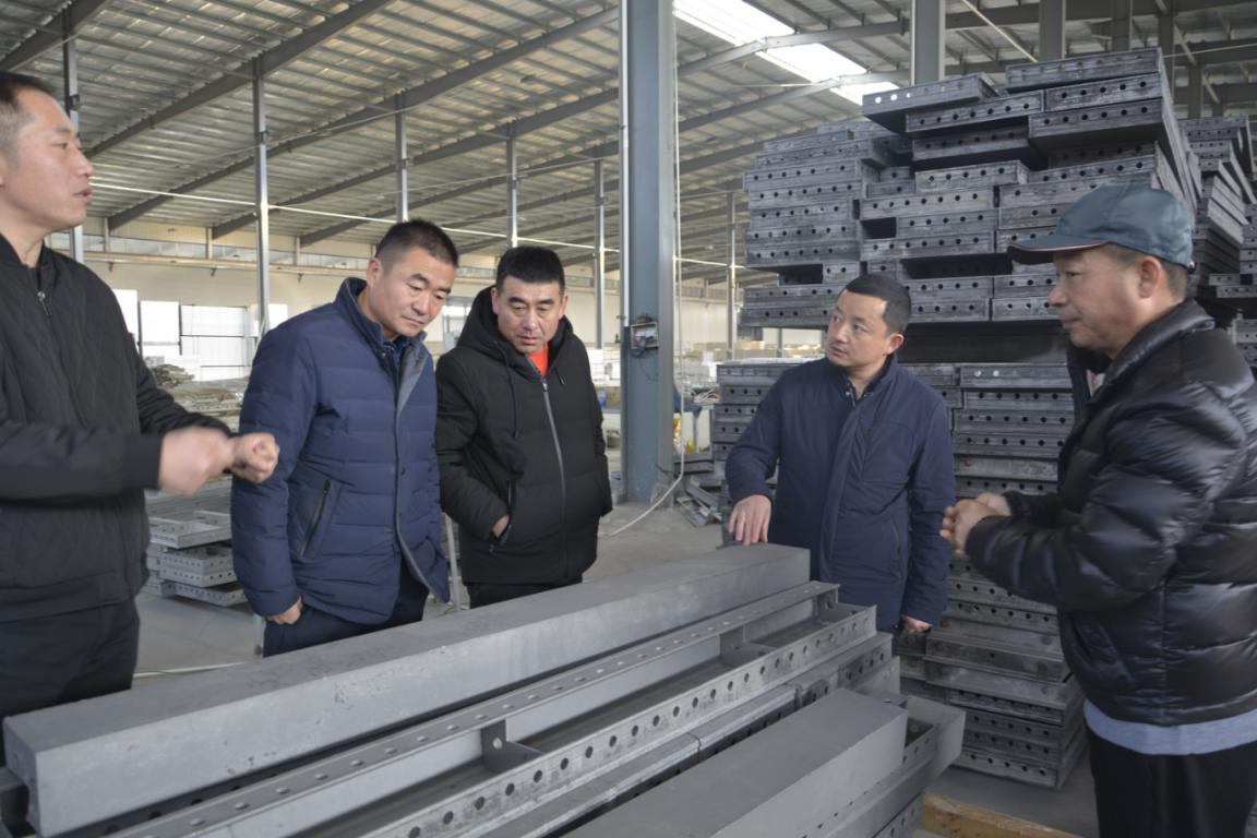 熱烈歡迎蘭州三友木業有限公司領導到五棵松木業參觀考察!